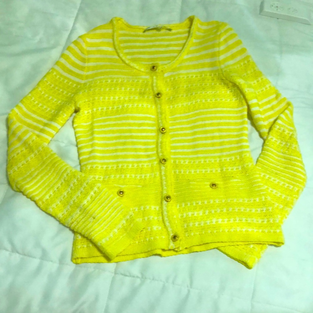 Vibrant in color and quality. Fitted. 100%Cotton